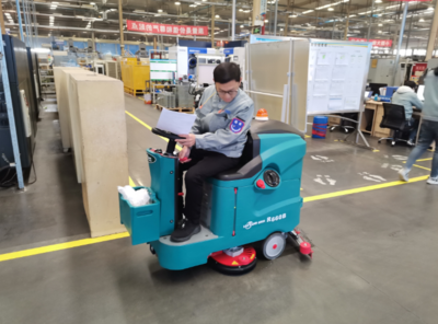哈爾濱市工廠車間如何選擇駕駛式洗地機(jī)應(yīng)對環(huán)氧地坪需求